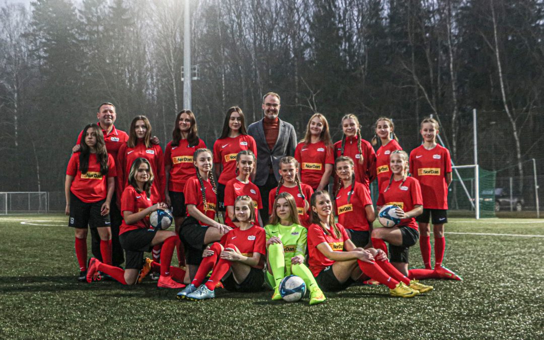 Suformuota merginų futbolo komanda